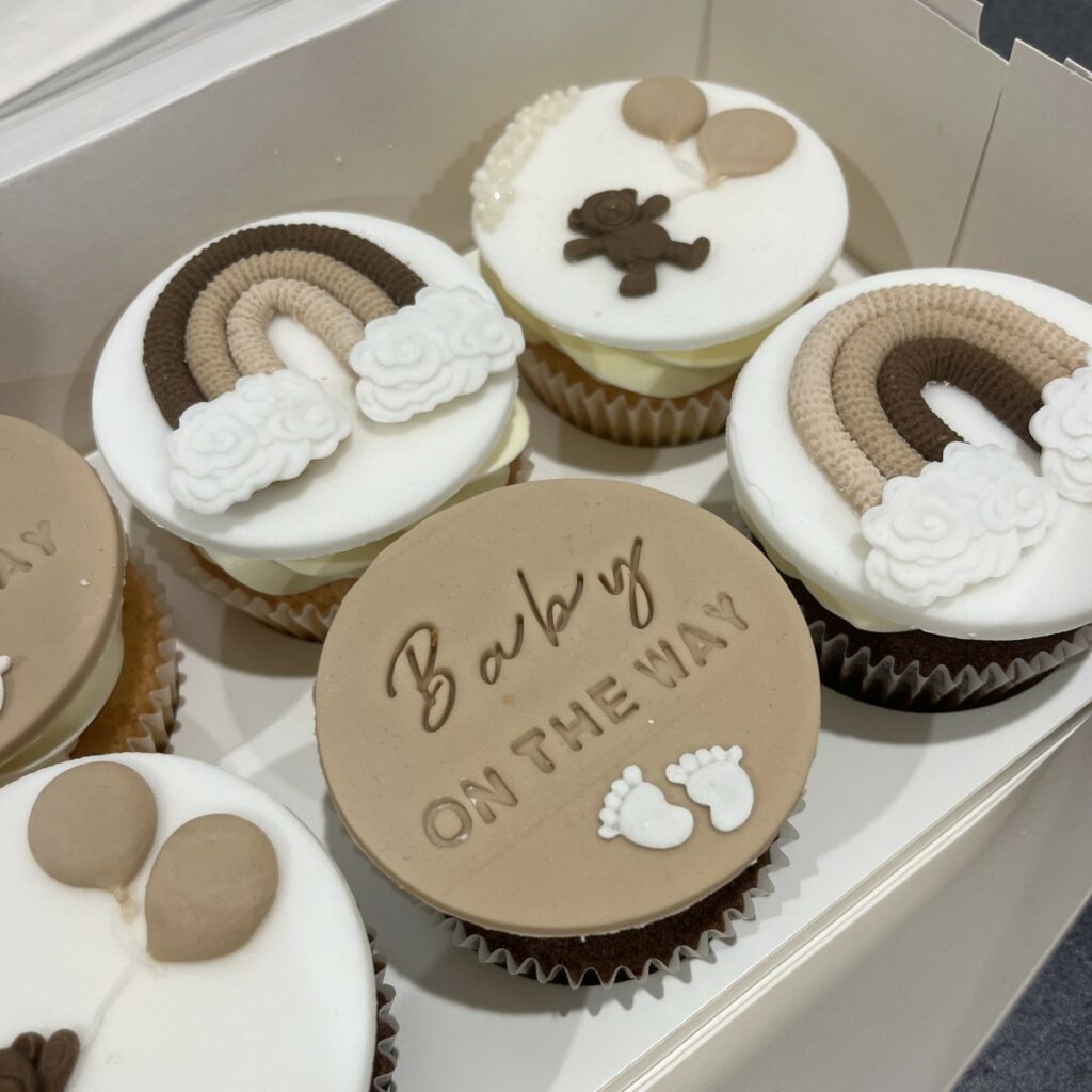 mocake83-layer-cake-gender-reveal6