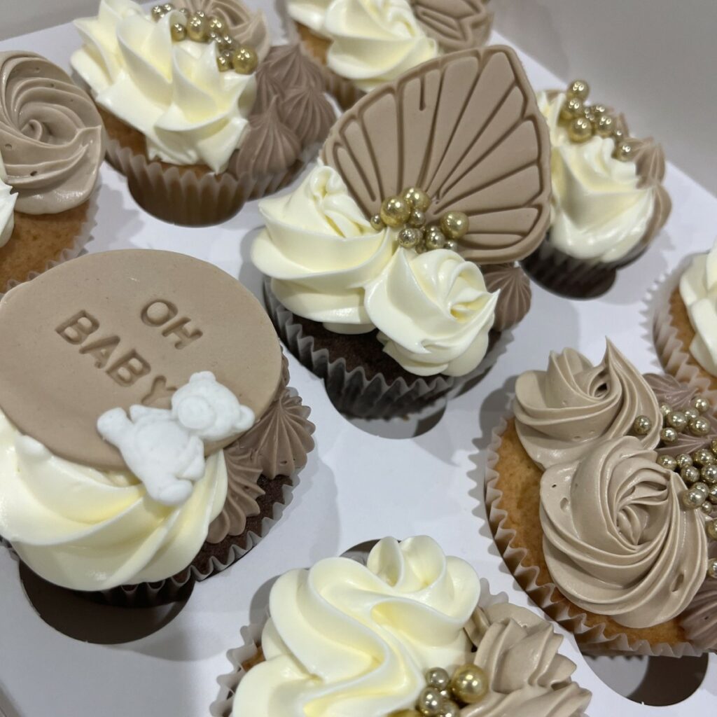 mocake83-layer-cake-gender-reveal7