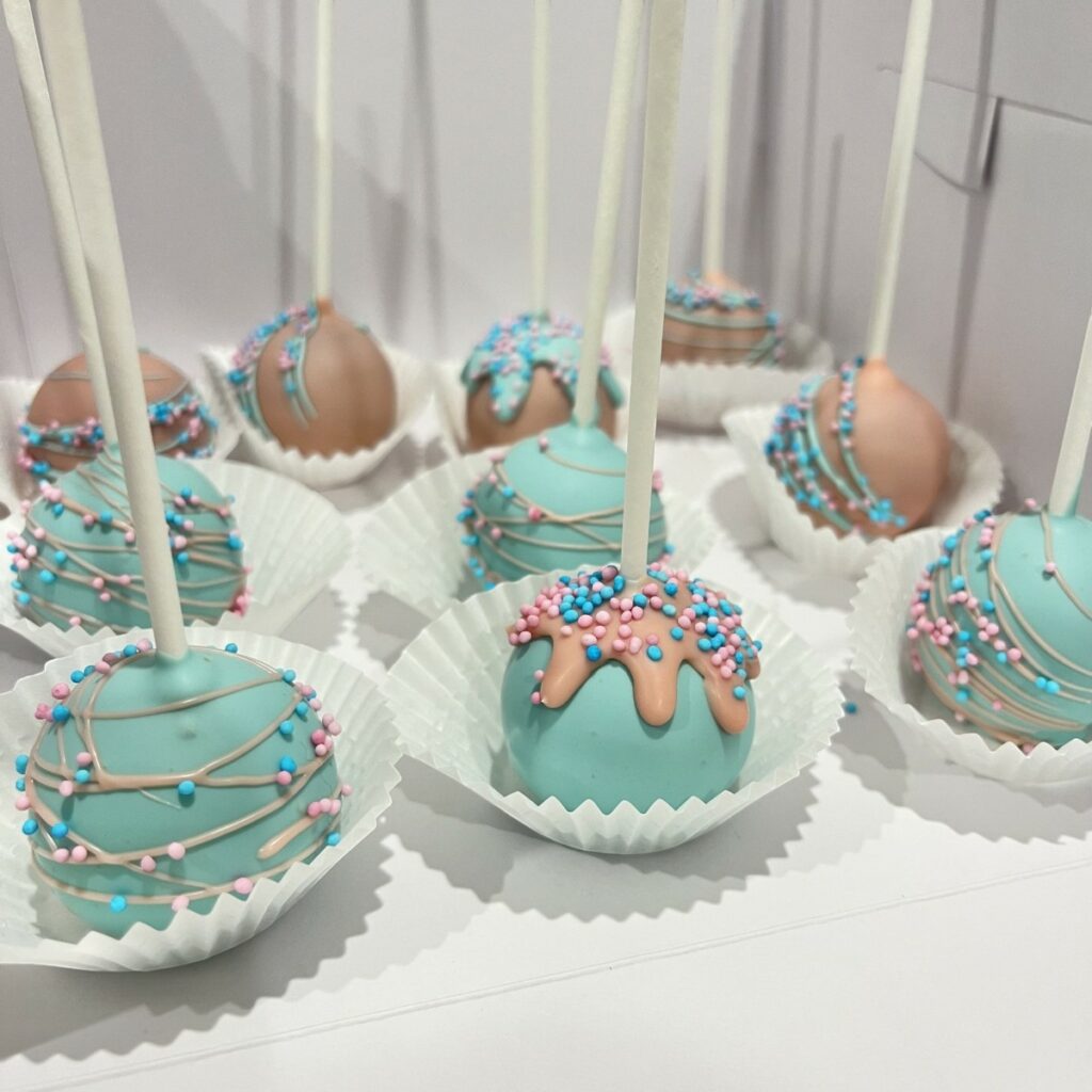 mocake83-layer-cake-gender-reveal8